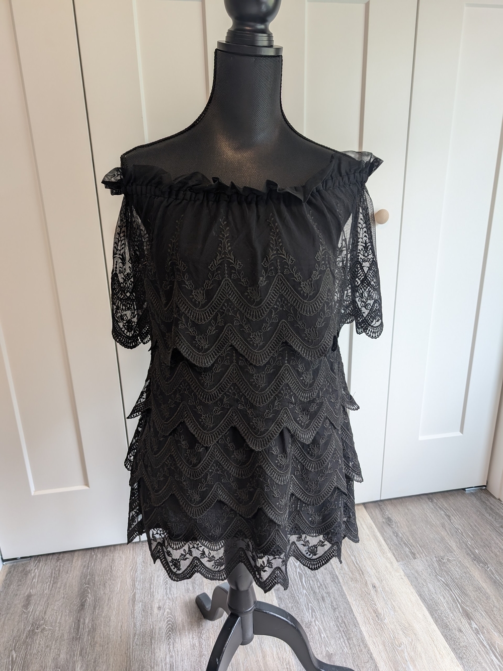 Alfani Black Floral Lace Scalloped Layered Crewneck Top NWOT